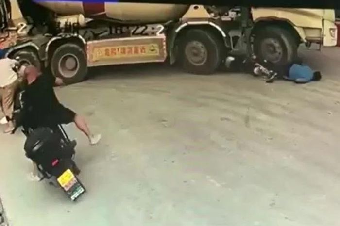 Người đàn ông lọt điểm mù bị xe bồn cuốn vào gầm và màn giải cứu gay cấn - Tạp chí Doanh Nghiệp Việt Nam