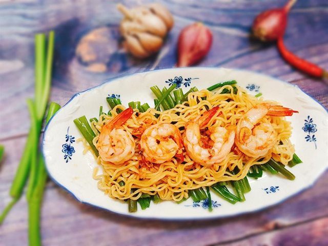 Mì Gói Trộn Rau Muống Chua Ngọt