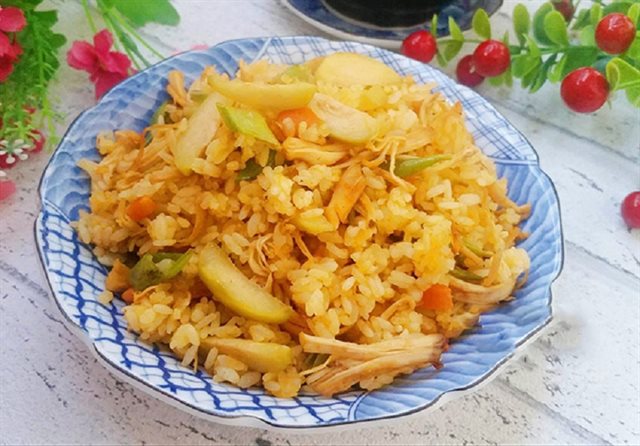 Cơm Chiên Thịt Gà Rau Củ