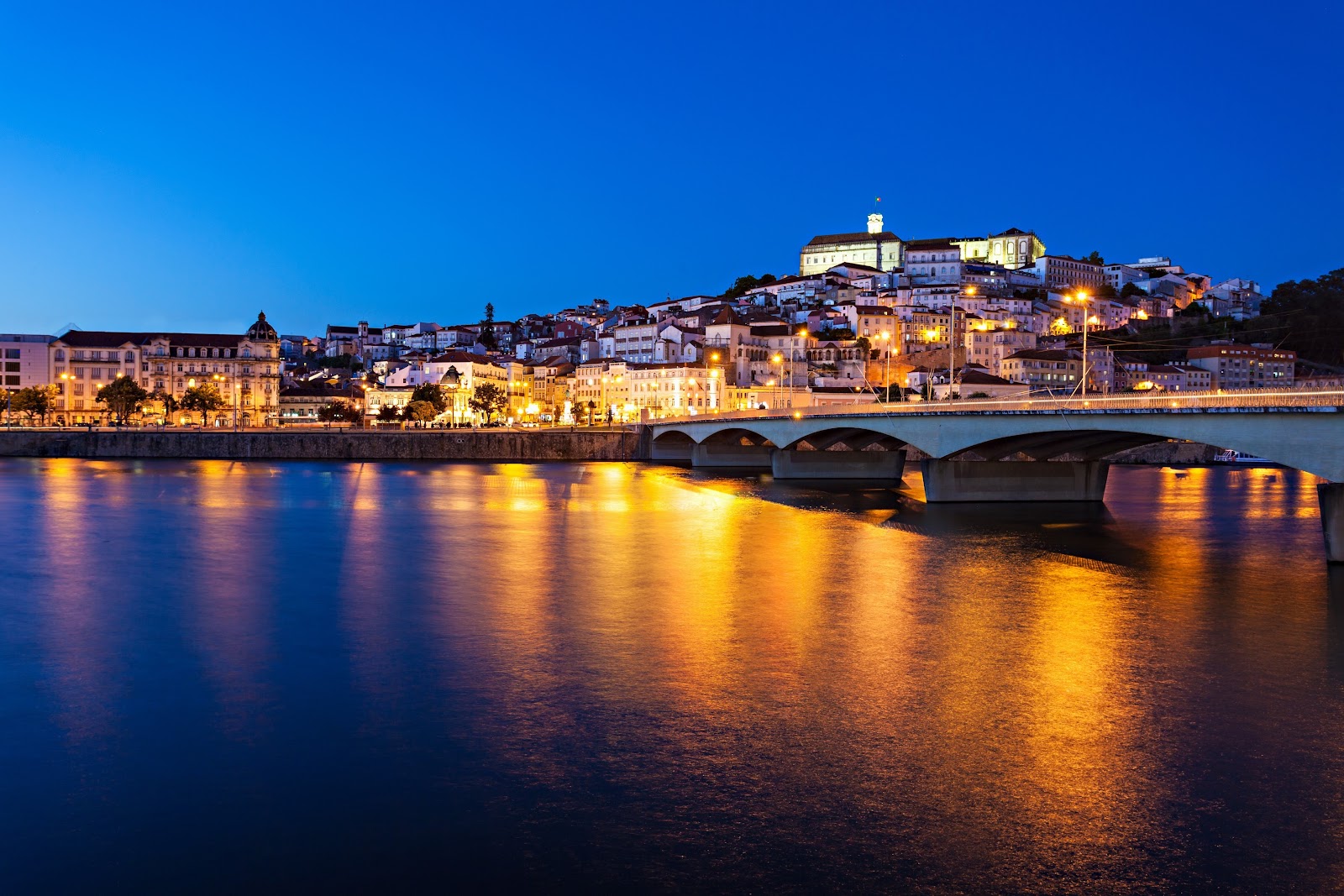 Lisbon, Coimbra, Douro Valley: 1-Day Tour
