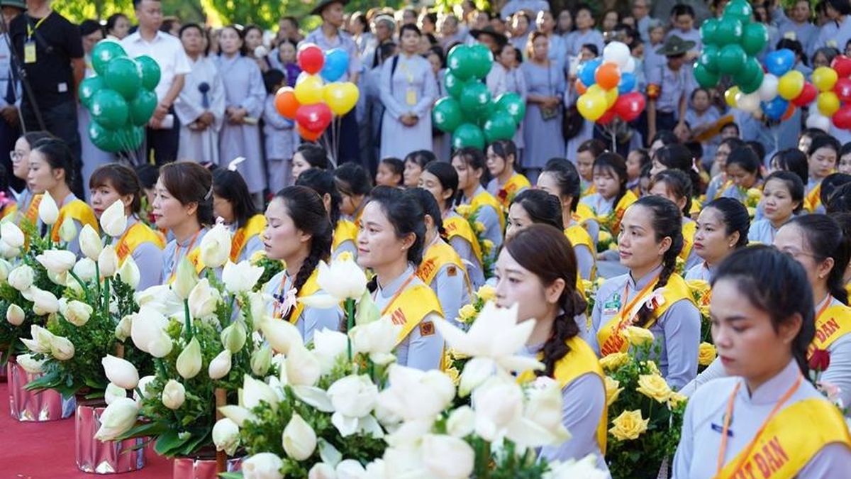 Trang nghiêm Đại lễ kính mừng Phật đản Phật lịch 2570 tại Huế - Báo Thừa Thiên Huế
