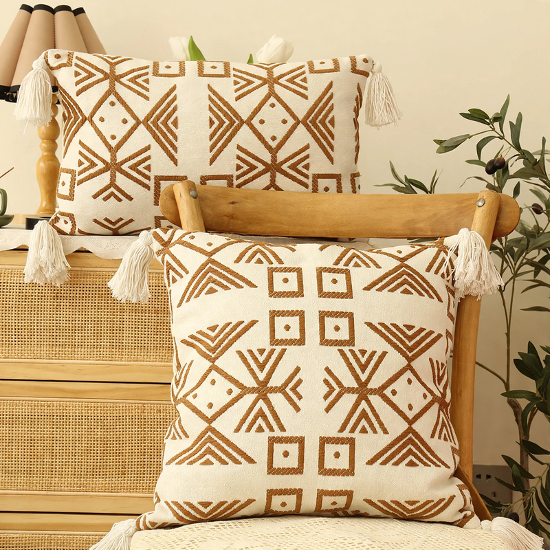 Decorative pillow with embroidery, cotton