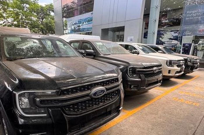 Doanh số xe chạy dầu diesel giảm một nửa, đại lý tồn kho lớn - Báo Người Lao Động