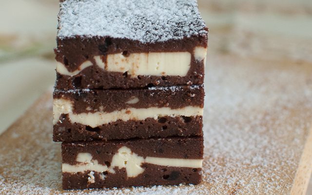 Bánh Chocolate Kẹp Phô Mai Nướng