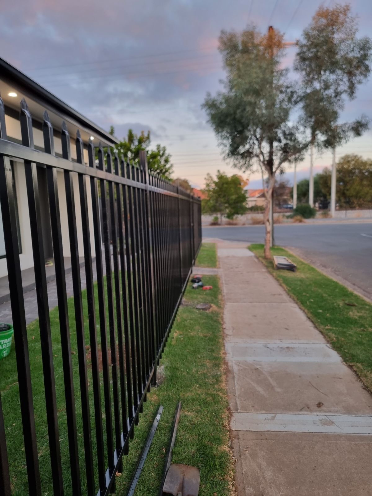 Aluminium tubular pool fence