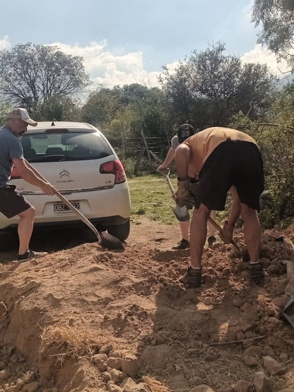 Círculo de hombres en acción