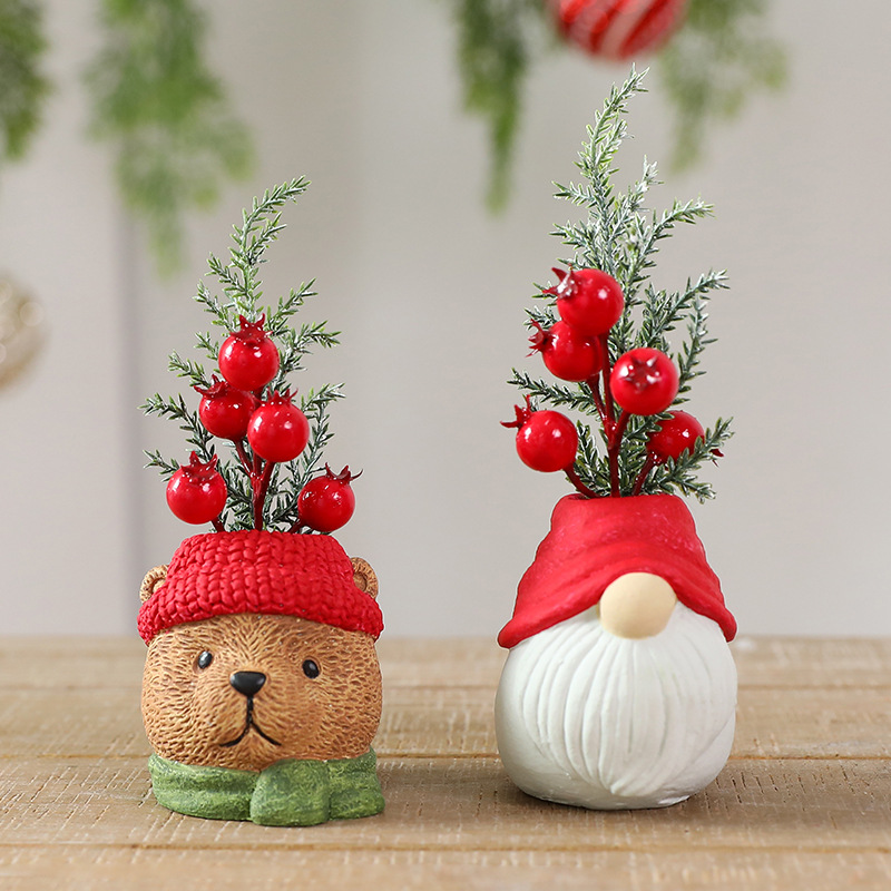 Weihnachtliche Dekofigur aus Zement