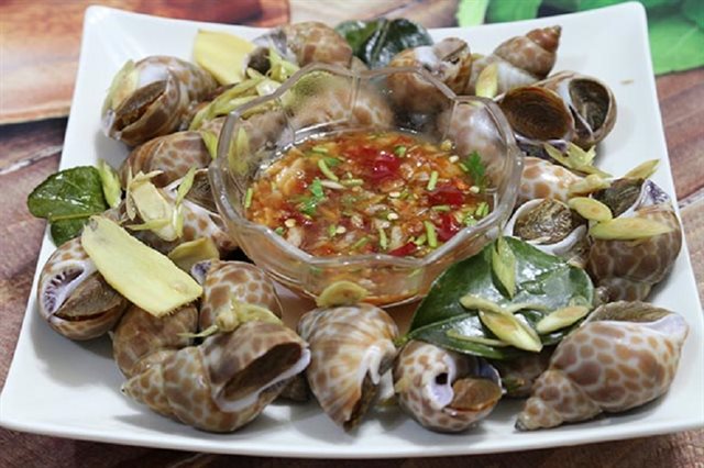 Ốc Hương Nướng Chấm Nước Mắm Ngò