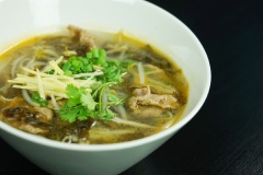 Canh giá đỗ thịt bò nồng ấm vị gừng, giá đỗ