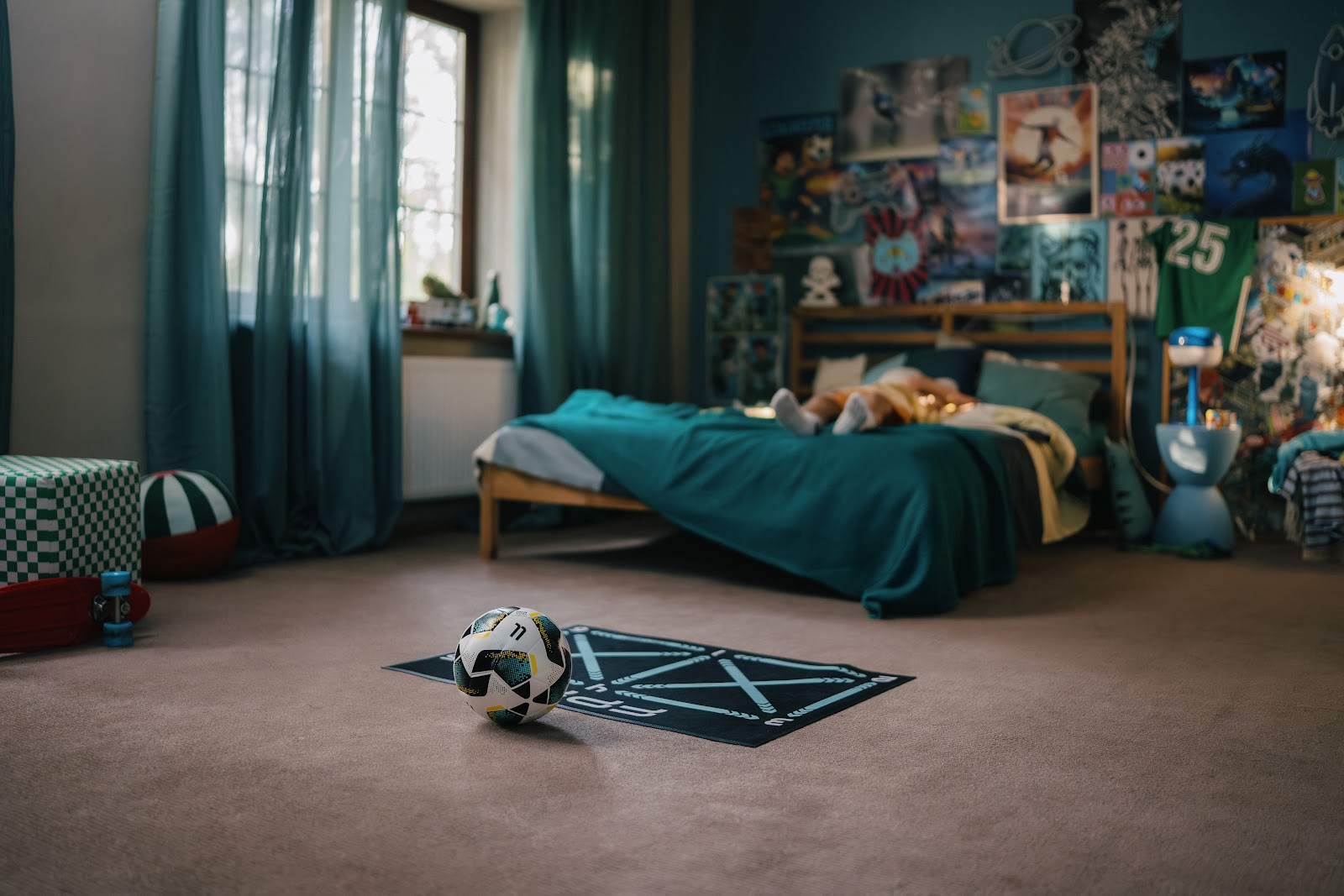Child training alone on the FPRO mat at home