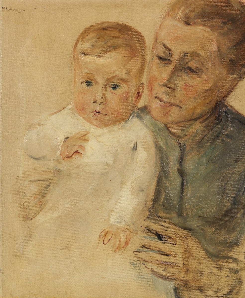Enkelin Maria auf dem Arm der Kinderfrau 1916