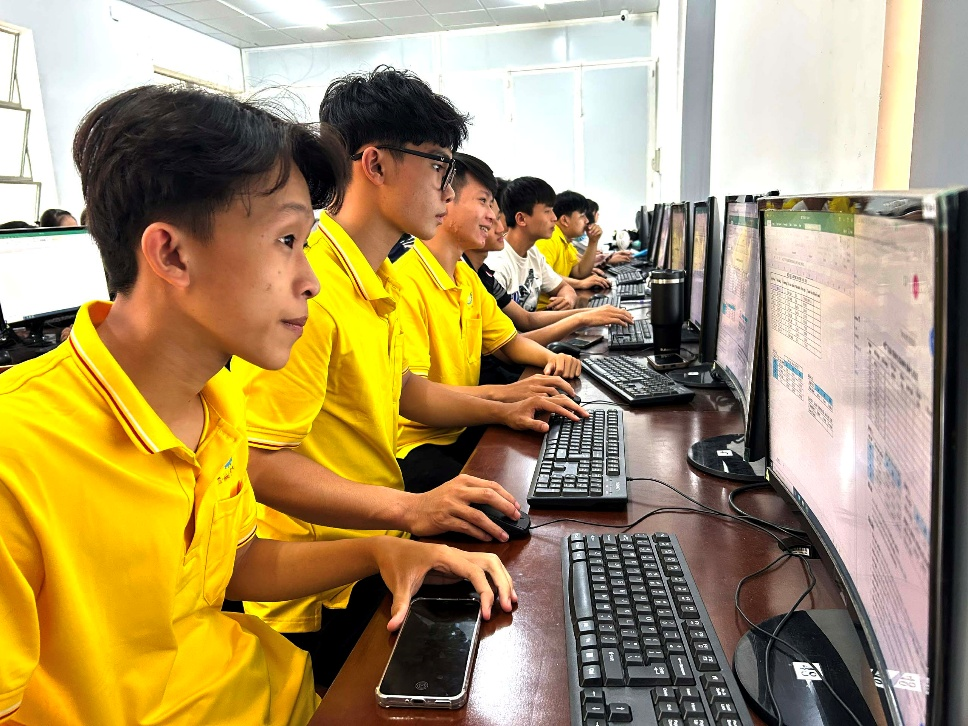 Buổi học thực hành về ứng dụng AI trong văn phòng