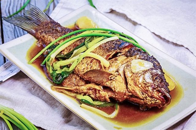 Cá Chép Om Rươu Vang