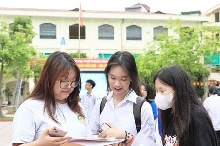 Tuyển sinh lớp 10 tại Hà Nội: Áp lực không chỉ đến từ con số - Báo Hà Nội Mới