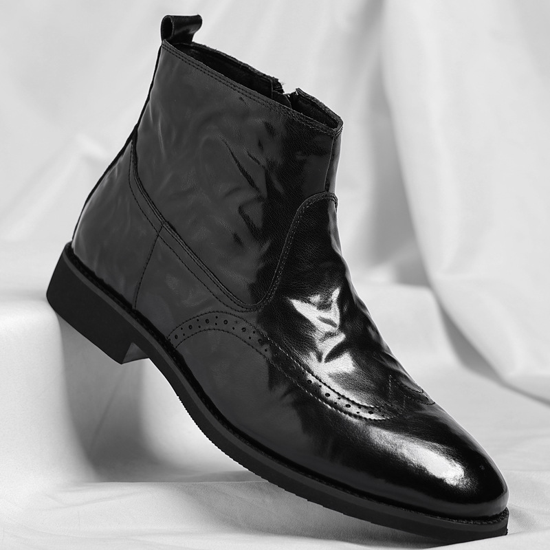 Klassische Chelsea-Stiefel mit Brogue-Details