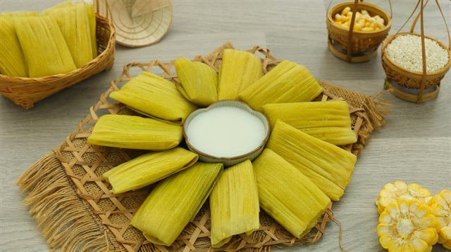 Bánh Bắp Hấp Nước Cốt Dừa