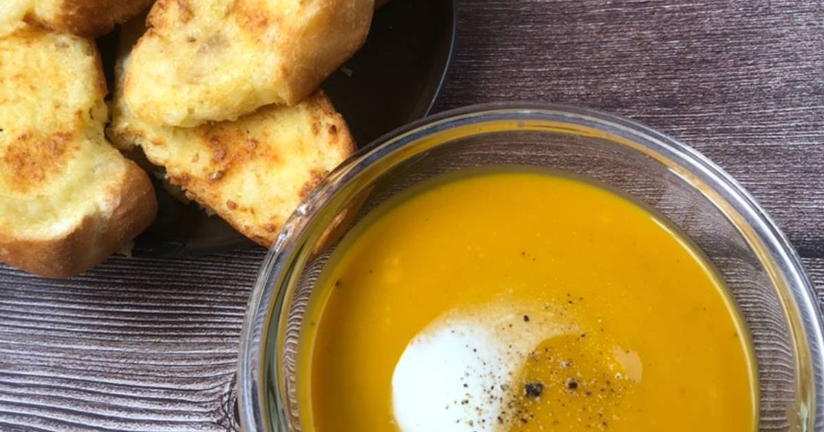 Súp bí đỏ và bánh mì bơ tỏi