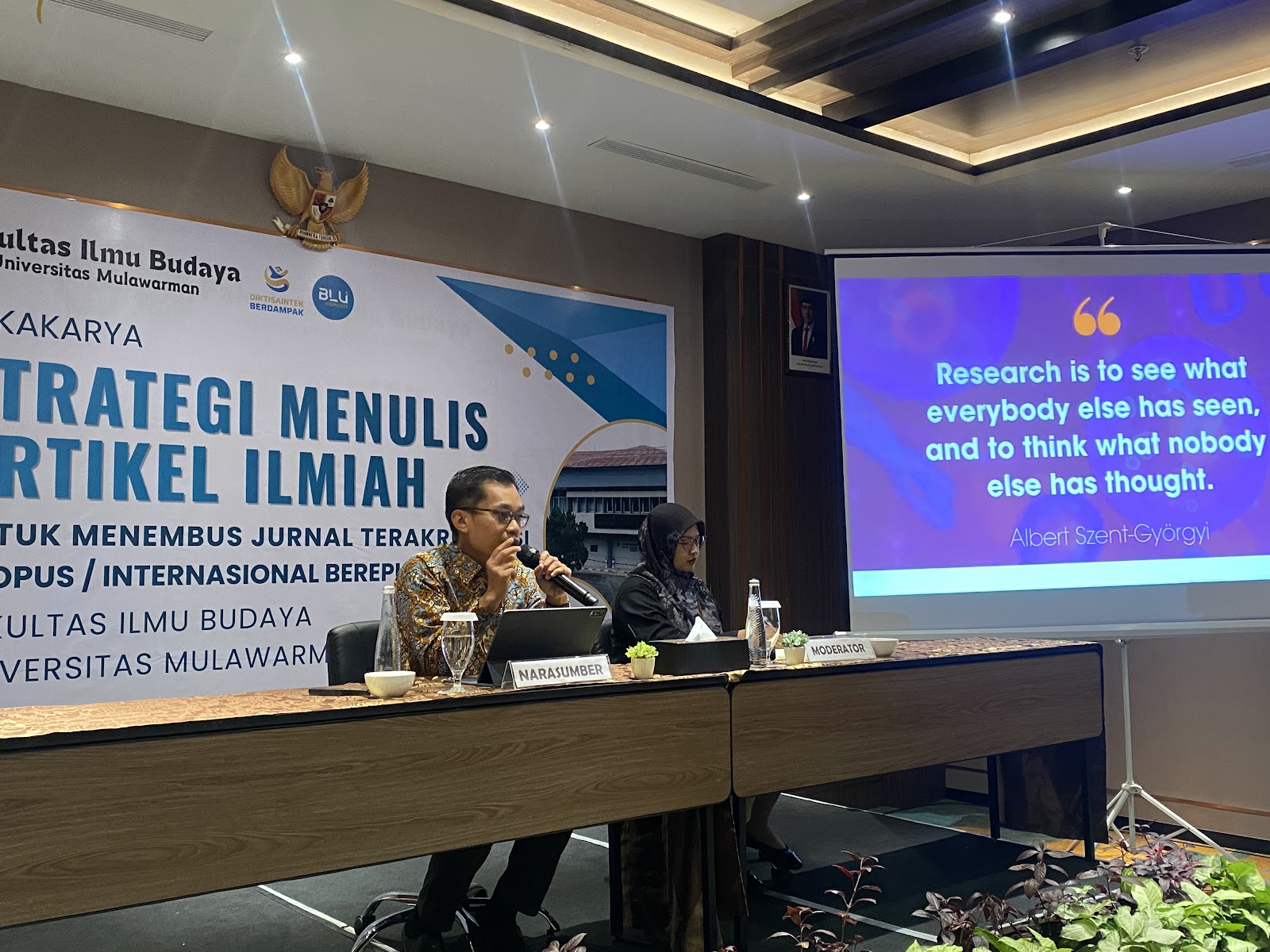 Pemaparan Materi Lokakarya oleh Prof. Eri Kurniawan