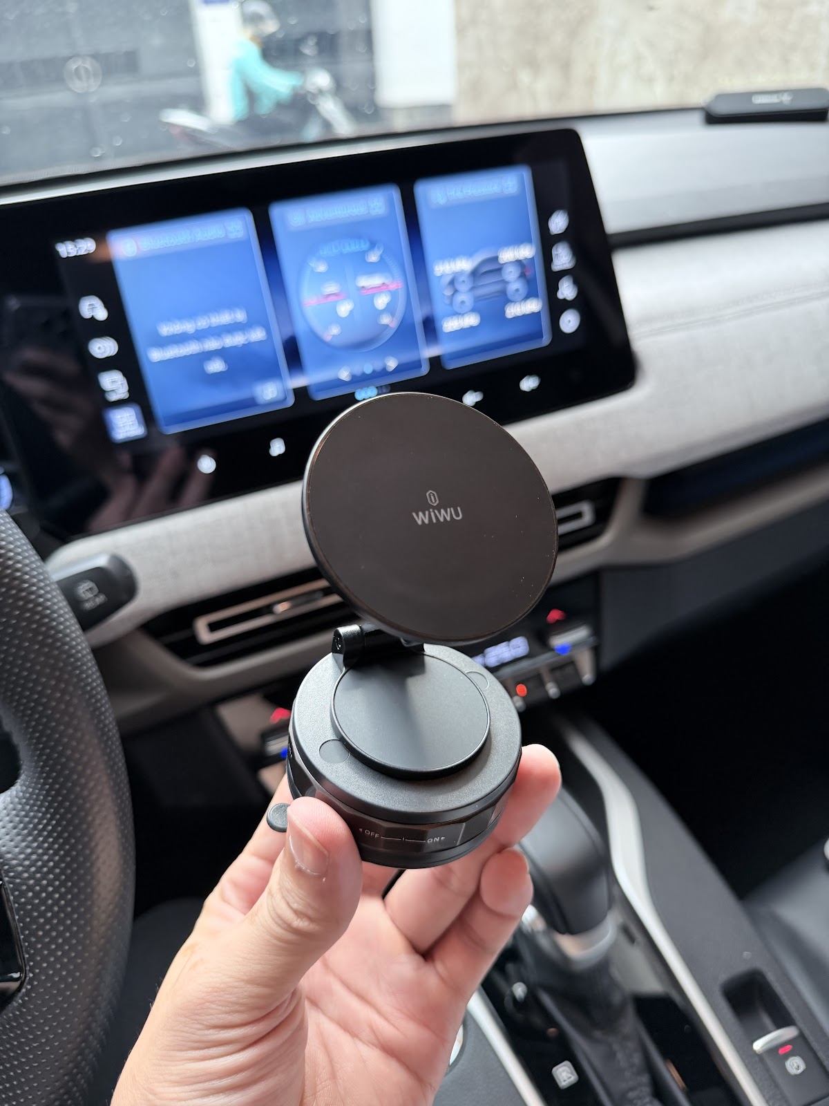 Mở hộp và thiết kế tổng quan Giá Đỡ Điện Thoại Từ Tính WiWU CH057