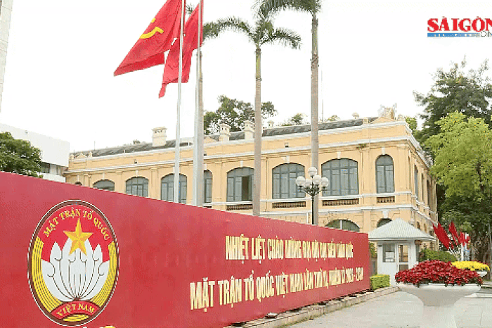 Cờ hoa, pano phủ kín nhiều tuyến phố Hà Nội trước thềm Đại hội MTTQ Việt Nam - Báo Sài Gòn Giải Phóng
