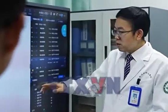 Công nghệ AI chưa thể thay thế con người trong y học khẩn cấp - Báo VietnamPlus