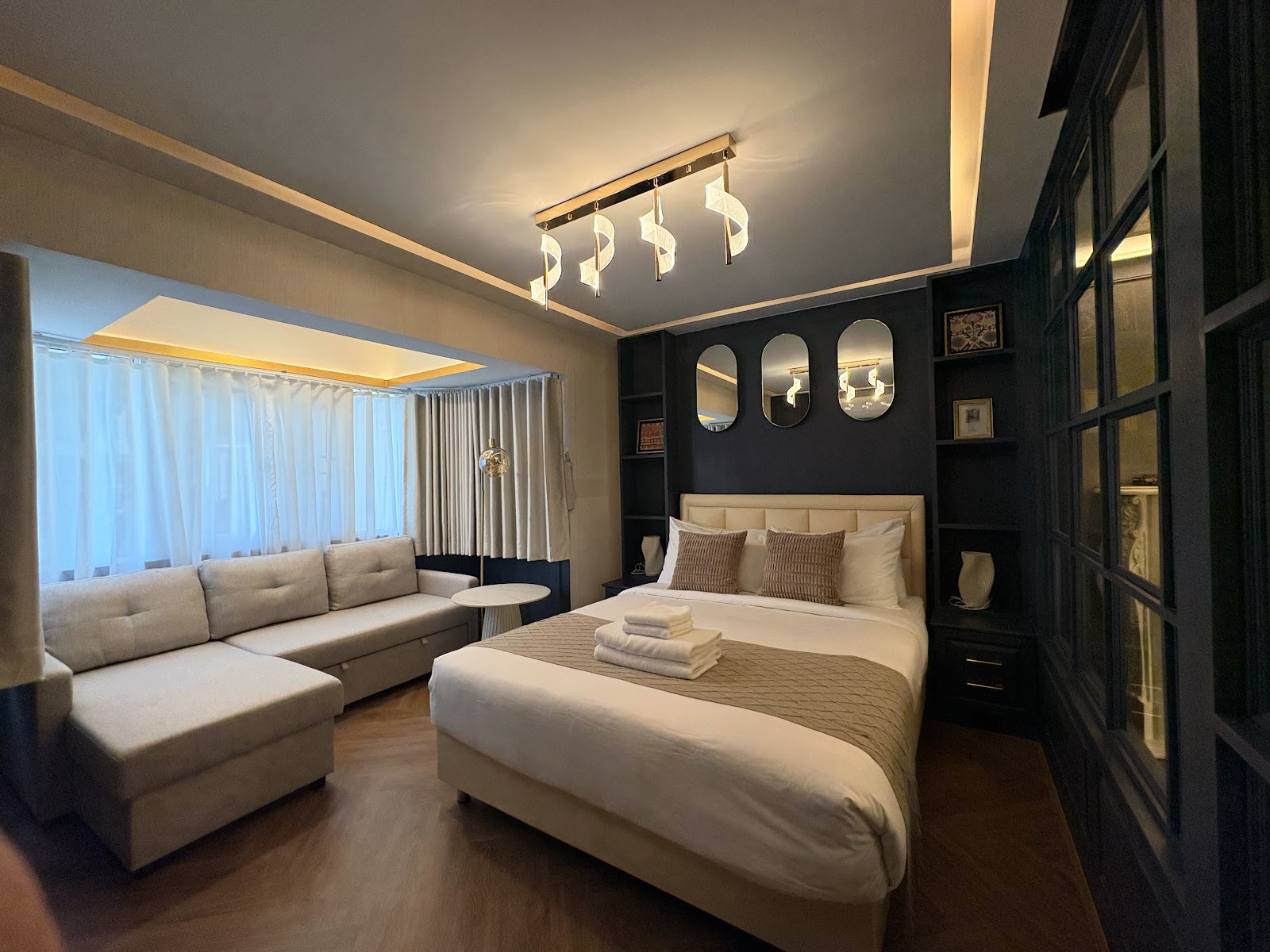 Hillside 537 Luxury Apartment
