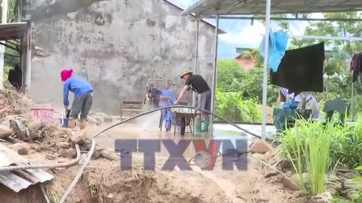 Người dân Mường Than nỗ lực ổn định cuộc sống sau lũ dữ - Báo VietnamPlus