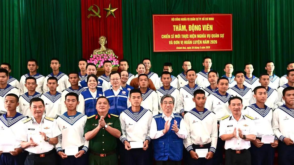 Lãnh đạo TPHCM thăm chiến sĩ mới tại Trung tâm Huấn luyện Vùng 4 Hải quân - Báo Sài Gòn Giải Phóng