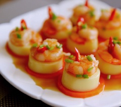 Đậu hũ trứng hấp tôm sốt dầu hào vừa có hương vị thanh đạm, dễ ăn lại còn cực kì giàu dinh dưỡng để bạn có thể bồi bổ cho cả nhà. Nguyên liệu làm đậu hũ trứng hấp rất dễ tìm mua ngoài chợ hoặc trong siêu thị. Món này có thể ăn kèm cơm nóng hoặc ăn không đều ngon. Vị đậu hũ trứng bùi béo và thơm lừng kèm lớp cà rốt giòn sựt bên dưới và tôm tươi dai mềm bên trên, thấm đều nước sốt đậm đà cực hấp dẫn. Chị em nhanh tay lưu ngay cách làm đậu hũ trứng hấp tôm sốt dầu hào này nha. Chúc bạn thành công!