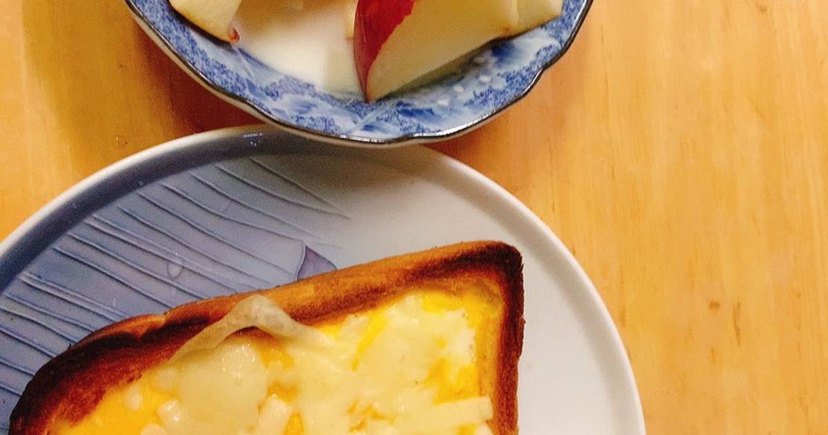 Bánh mì nướng phô mai và sữa chua hoa quả