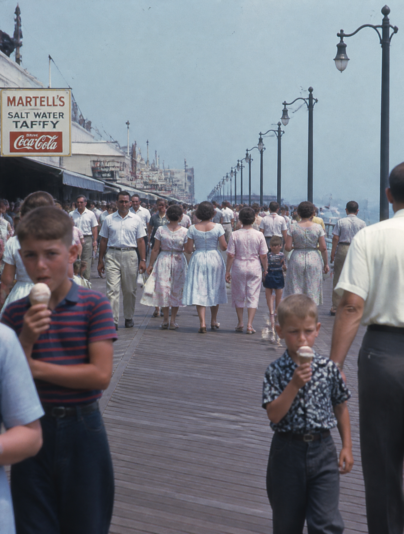 Paseo marítimo de los años 50 lleno de