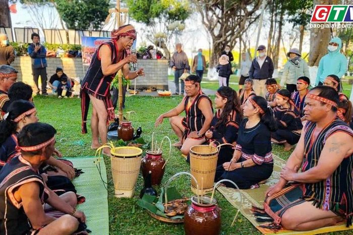 Điểm tin trưa: Gia Lai chuẩn bị Ngày hội Văn hóa các dân tộc quy mô lớn, giàu bản sắc - Báo Gia Lai
