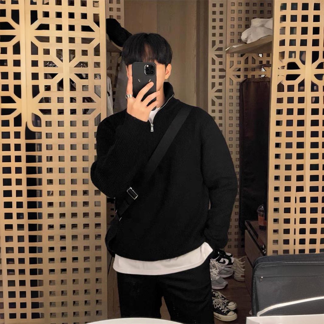 Men's knitted sweater with stand-up collar and zipper