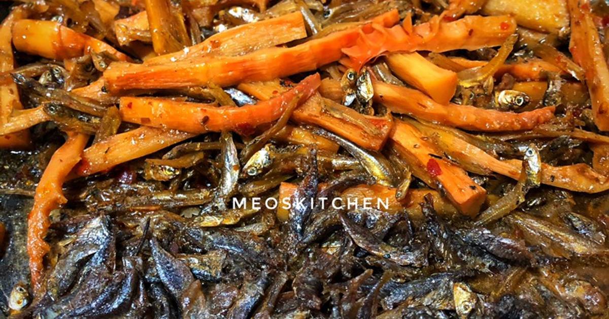Cá Cơm Khô Kho Măng