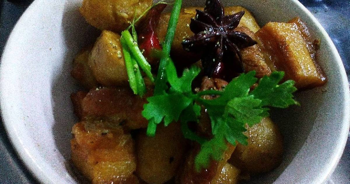 Khoai sọ kho thịt ba chỉ