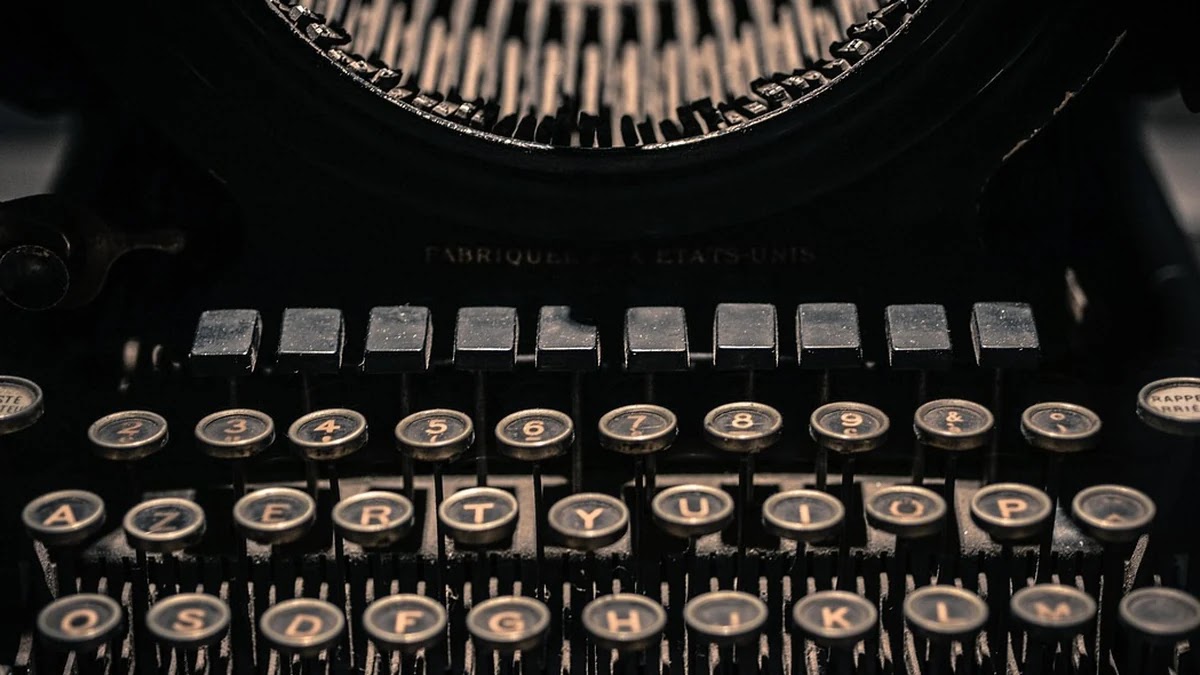 웹툰과 드라마에서 자주 쓰이는 갈등 구조 유형 비교