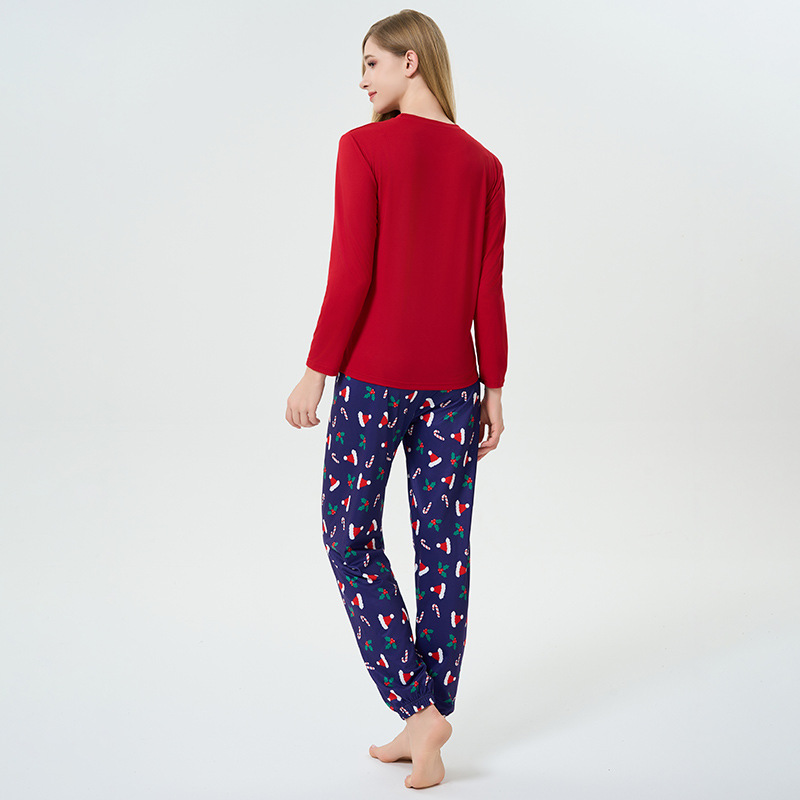 Women's pajama set with Christmas motif
