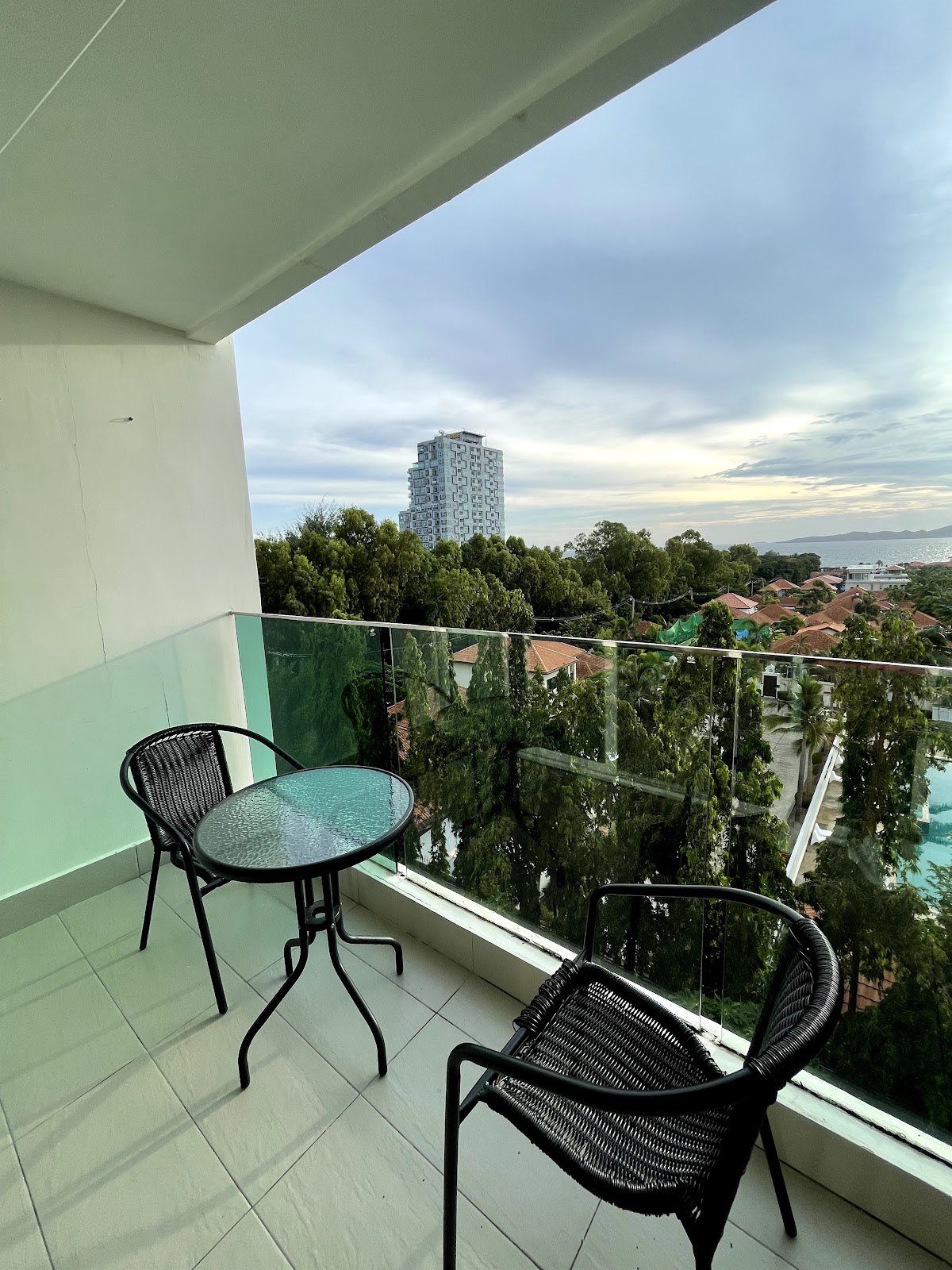 Unixx - 2 Bed, Floor 37 9