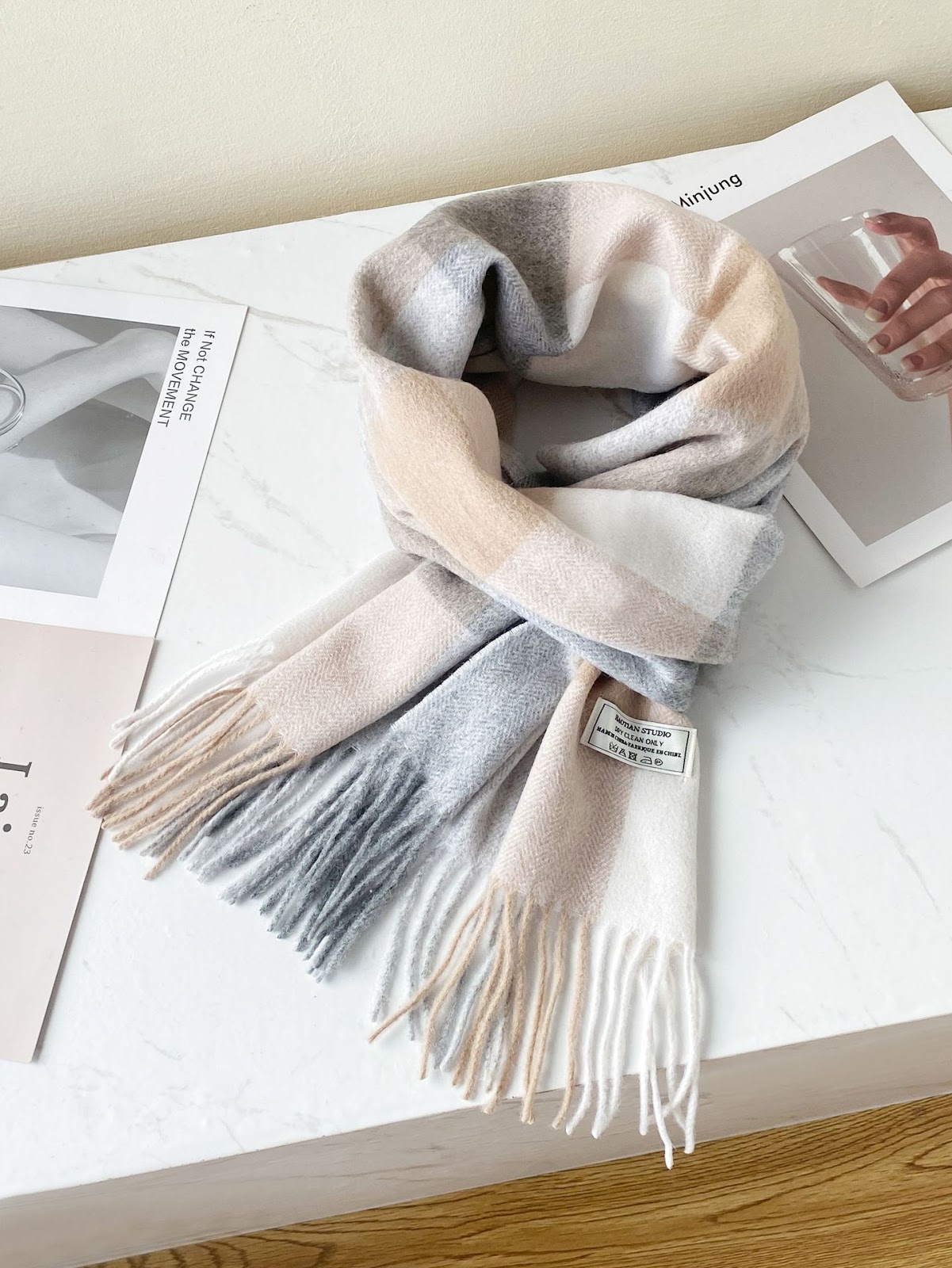 Checked wool scarf with fringes, 188x30 cm