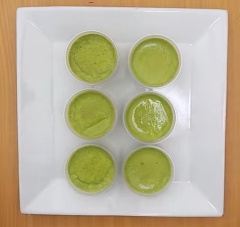 Lọc hỗn hợp trên qua rây cho mịn, sau đó rót vào từng ly đã có tráng caramel dưới đáy. Đem hấp trong 30 phút.