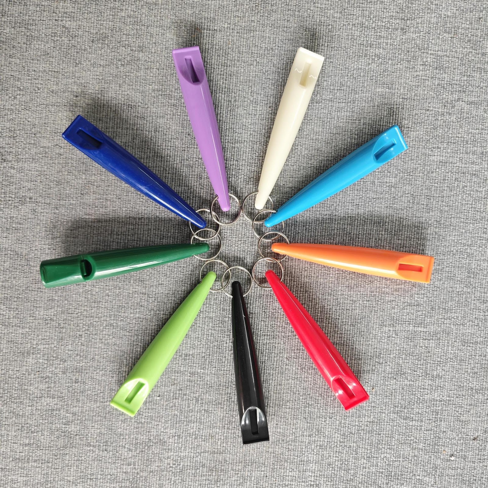 Hundepfeife aus Kunststoff, mehrere Farben