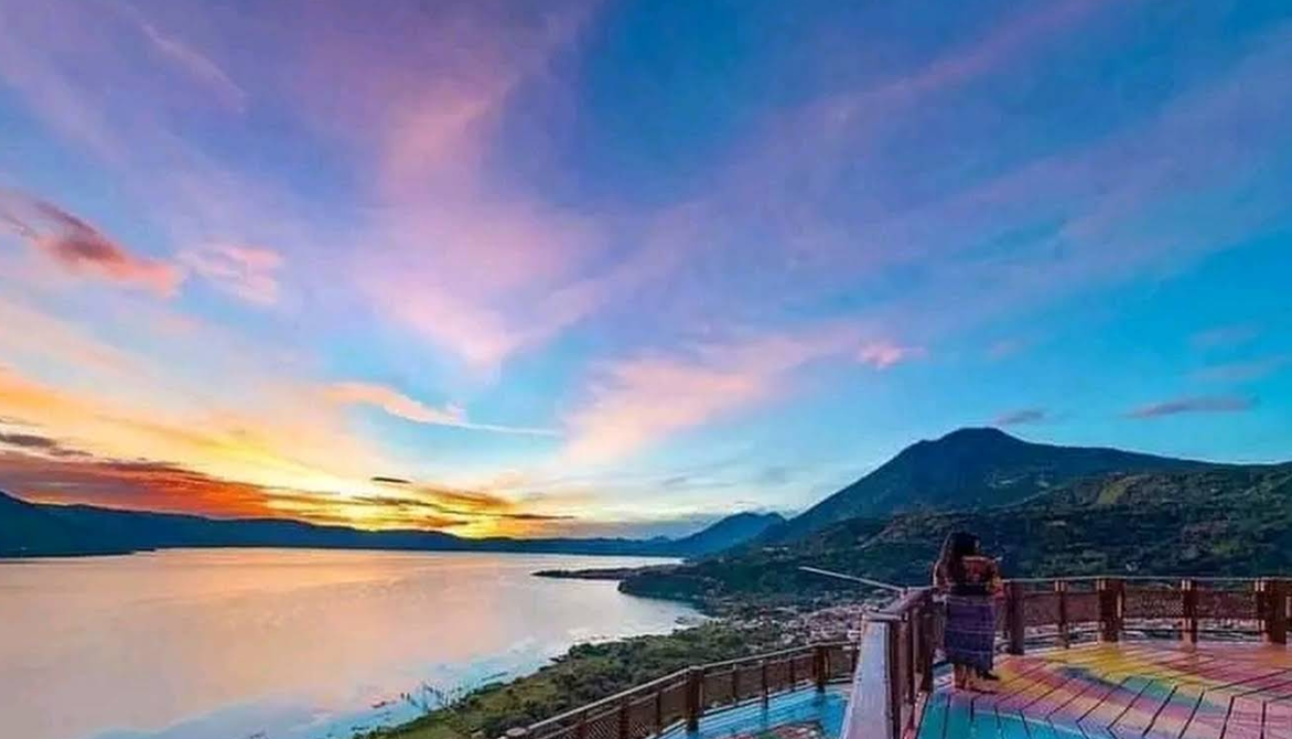 Aguas turquesa de Laguna Lachuá
