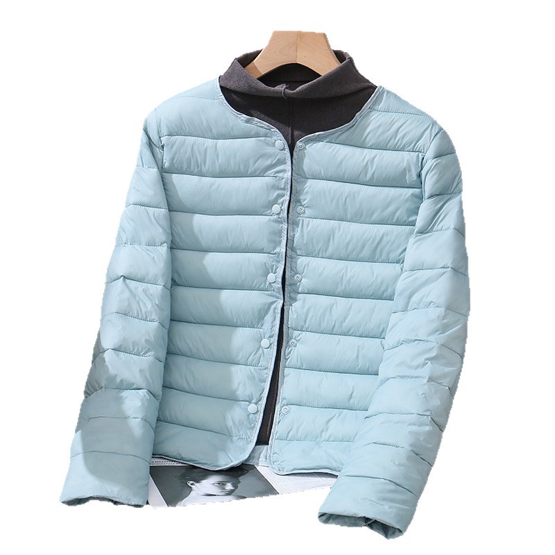 Lightweight, fitted women's quilted jacket with round neckline