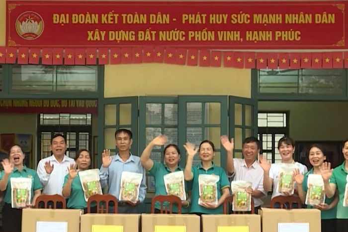 Xã Gia Lâm: Nghĩa tình gửi trọn biển đảo quê hương - Đài Phát thanh và truyền hình Hà Nội