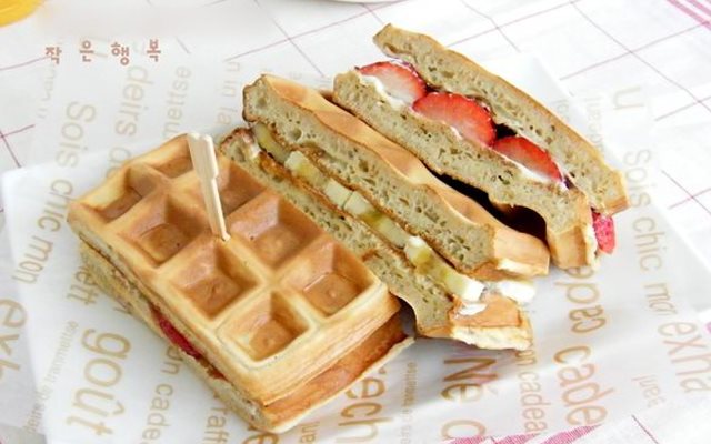 Bánh Waffle Dâu Chuối