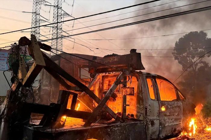 Xe cứu hộ bốc cháy chưa rõ nguyên nhân tại xã Nhân Cơ - Báo Lâm Đồng