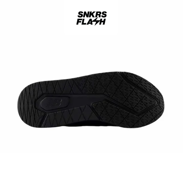 NEW BALANCE DYNASOFT 900 V2 TRIPLE BLACK - Size 37