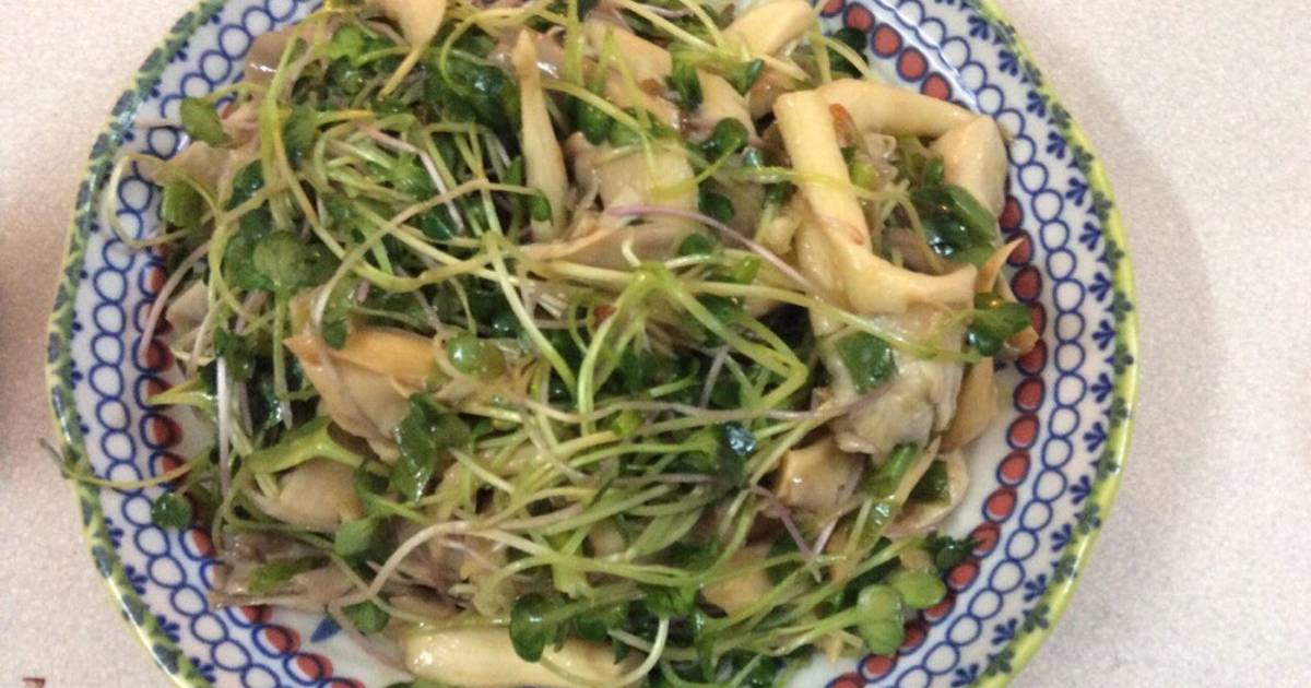 Nấm đông cô xào rau mầm