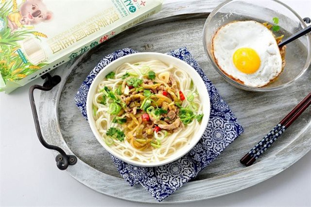 Mì Thịt Dưa Cải