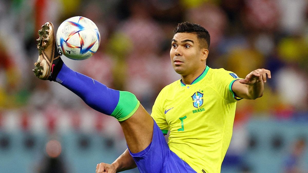 Casemiro sắp làm đồng đội Messi - Tạp chí Tri thức